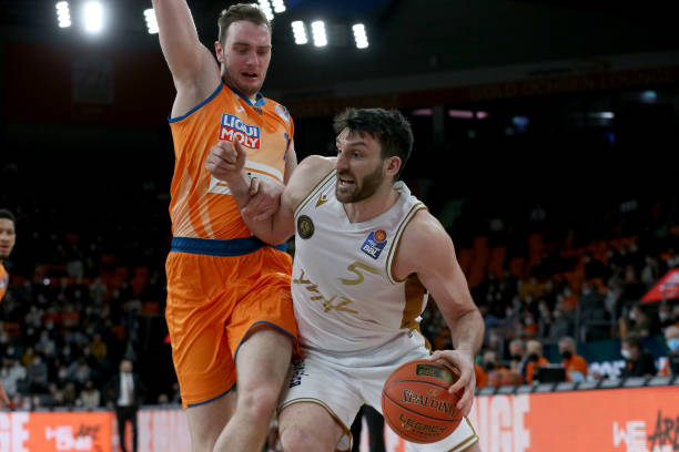 纽卡斯尔联 纽卡斯尔联